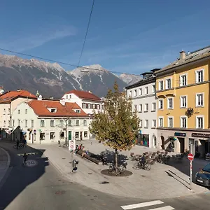 Huge In Awesome Location With Parking Appartamento